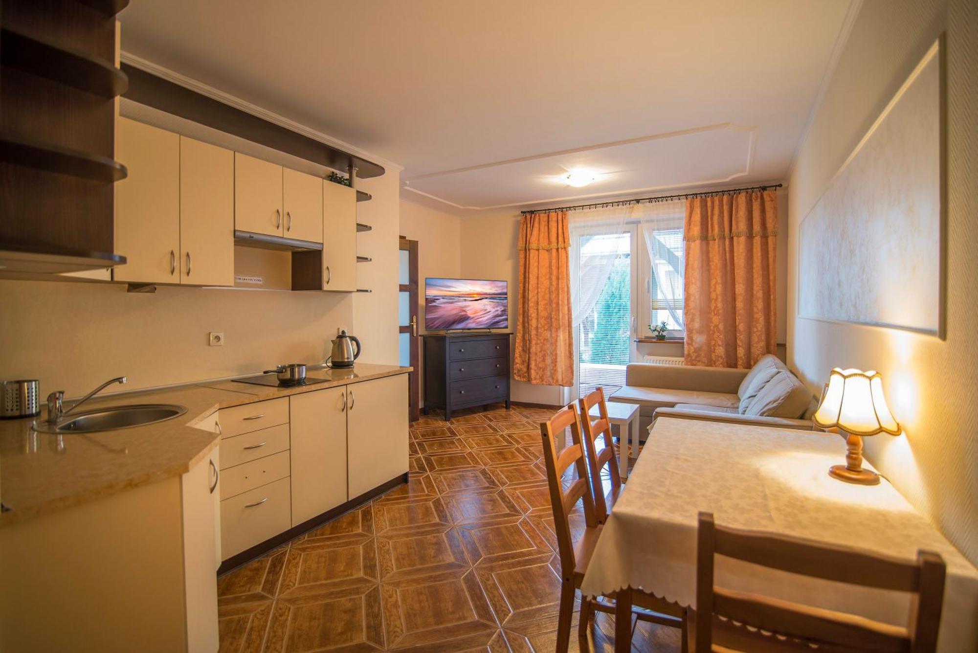 Pionow Rodzinne Apartamenty Urocza 10 Криниця-Морська Екстер'єр фото