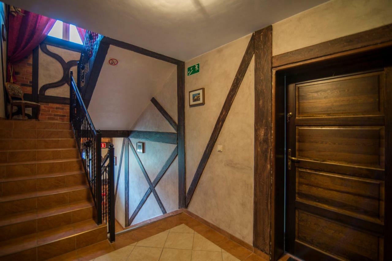 Pionow Rodzinne Apartamenty Urocza 10 Криниця-Морська Екстер'єр фото