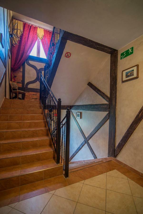 Pionow Rodzinne Apartamenty Urocza 10 Криниця-Морська Екстер'єр фото