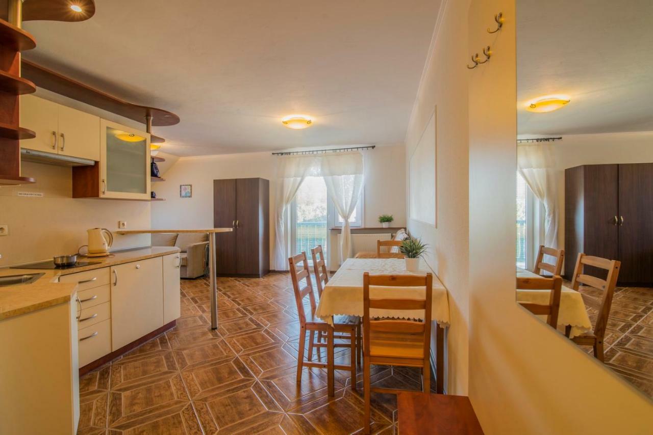 Pionow Rodzinne Apartamenty Urocza 10 Криниця-Морська Екстер'єр фото