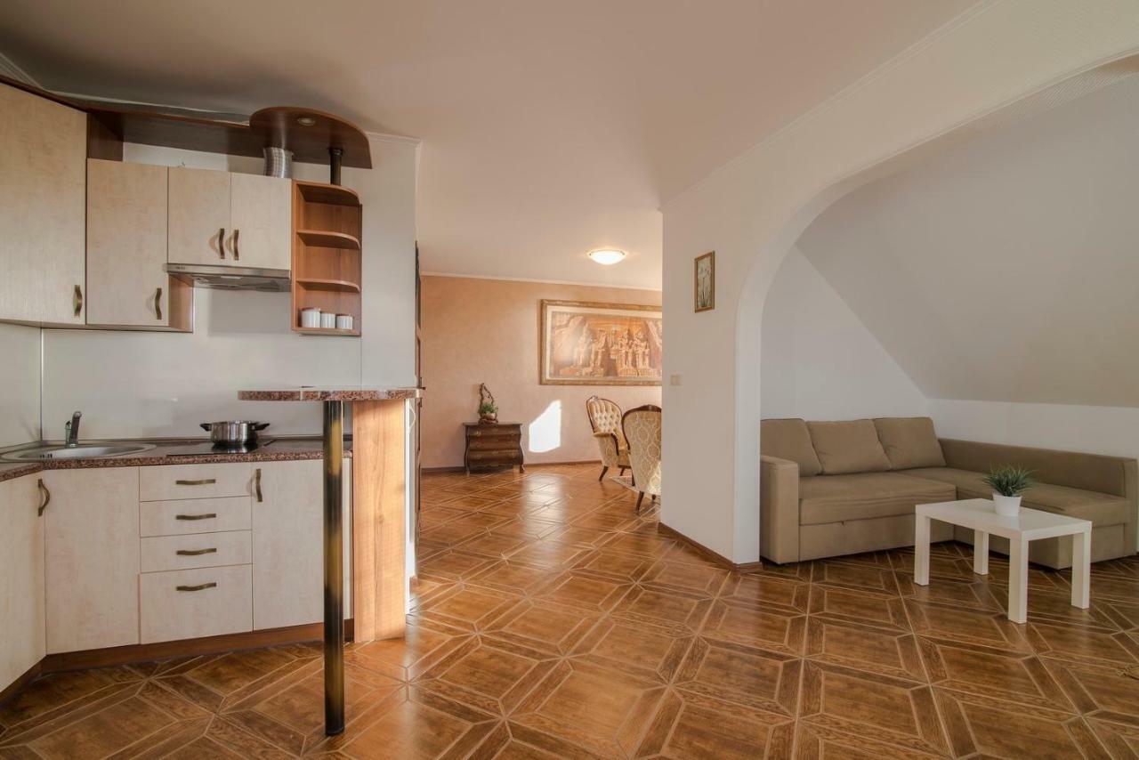 Pionow Rodzinne Apartamenty Urocza 10 Криниця-Морська Екстер'єр фото