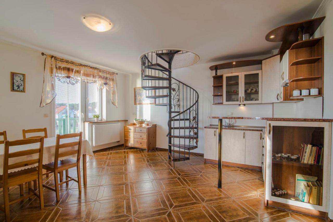 Pionow Rodzinne Apartamenty Urocza 10 Криниця-Морська Екстер'єр фото