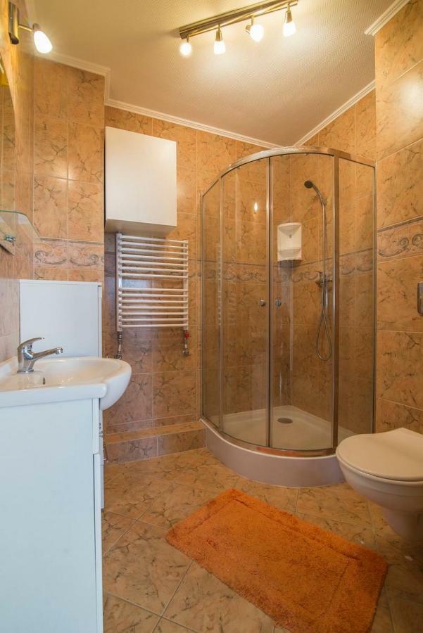 Pionow Rodzinne Apartamenty Urocza 10 Криниця-Морська Екстер'єр фото