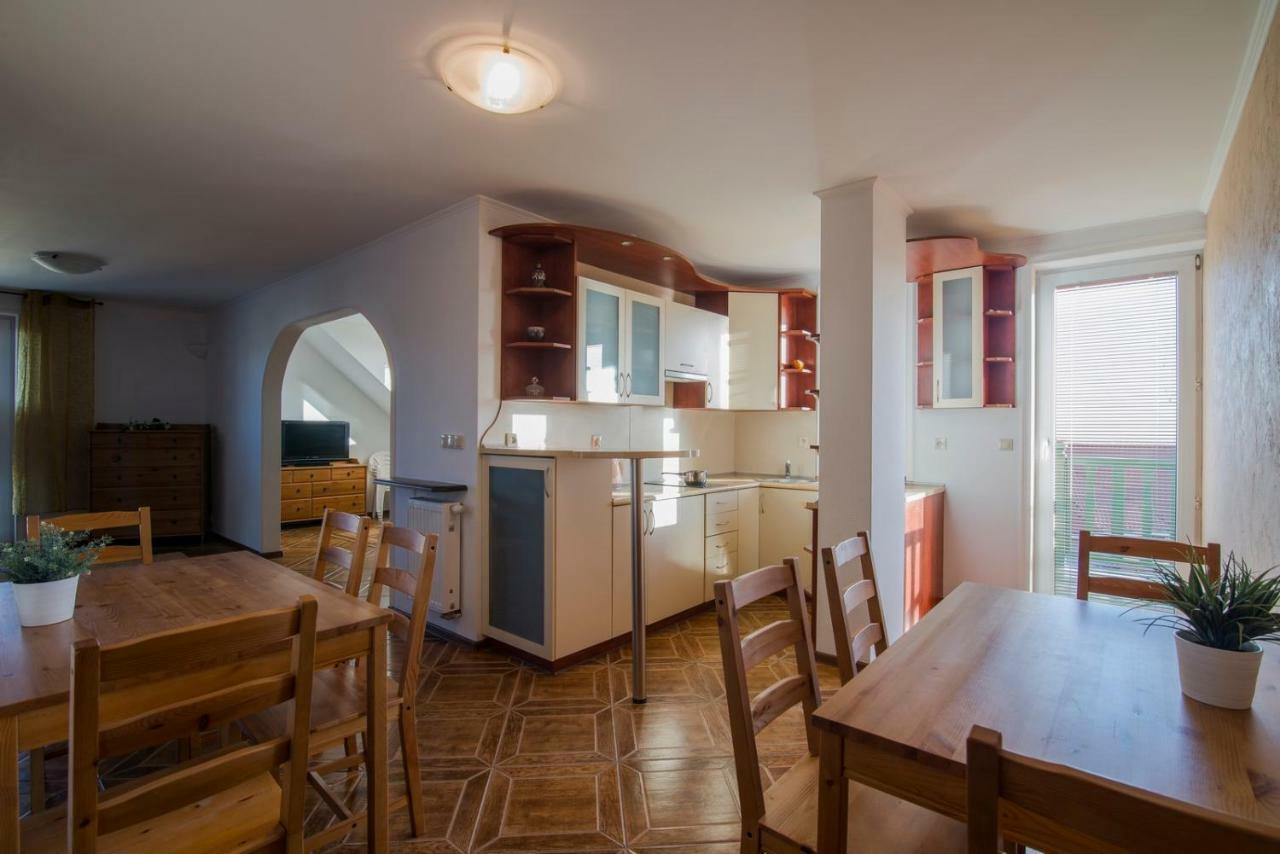 Pionow Rodzinne Apartamenty Urocza 10 Криниця-Морська Екстер'єр фото