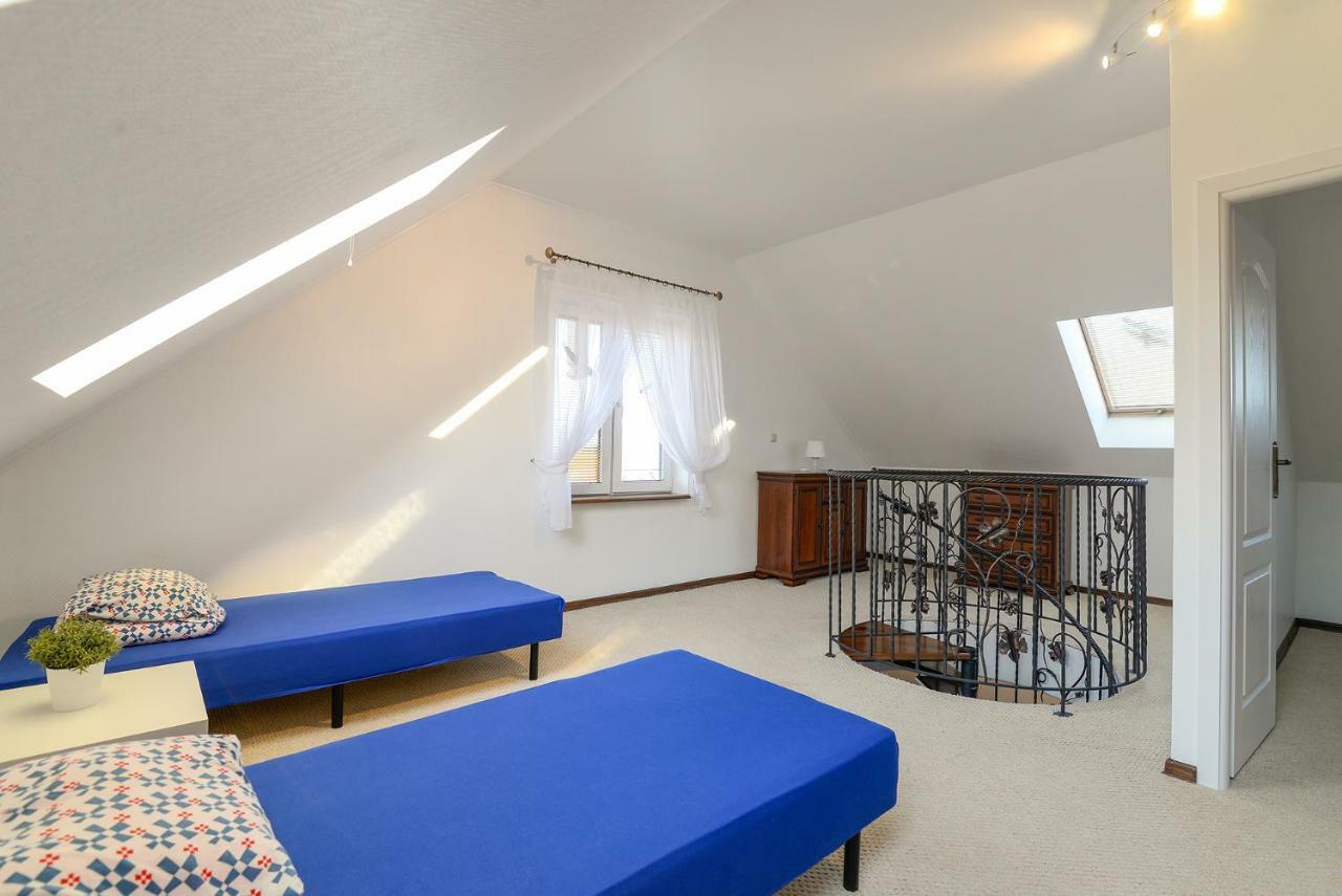 Pionow Rodzinne Apartamenty Urocza 10 Криниця-Морська Екстер'єр фото