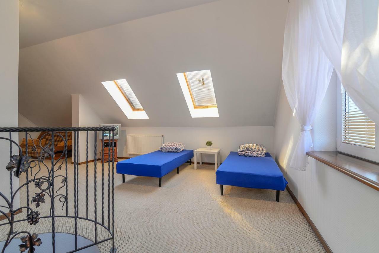 Pionow Rodzinne Apartamenty Urocza 10 Криниця-Морська Екстер'єр фото